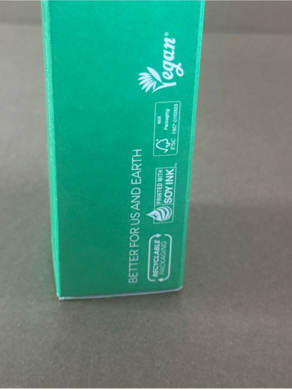 Innisfree Cherry Blossom Glow Jelly Cream — Green - Picture 3 of 3